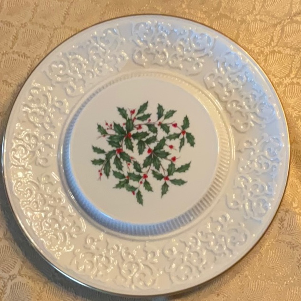 Lenox China Holiday Holly Cheese and Cracker Charcuterie Plate